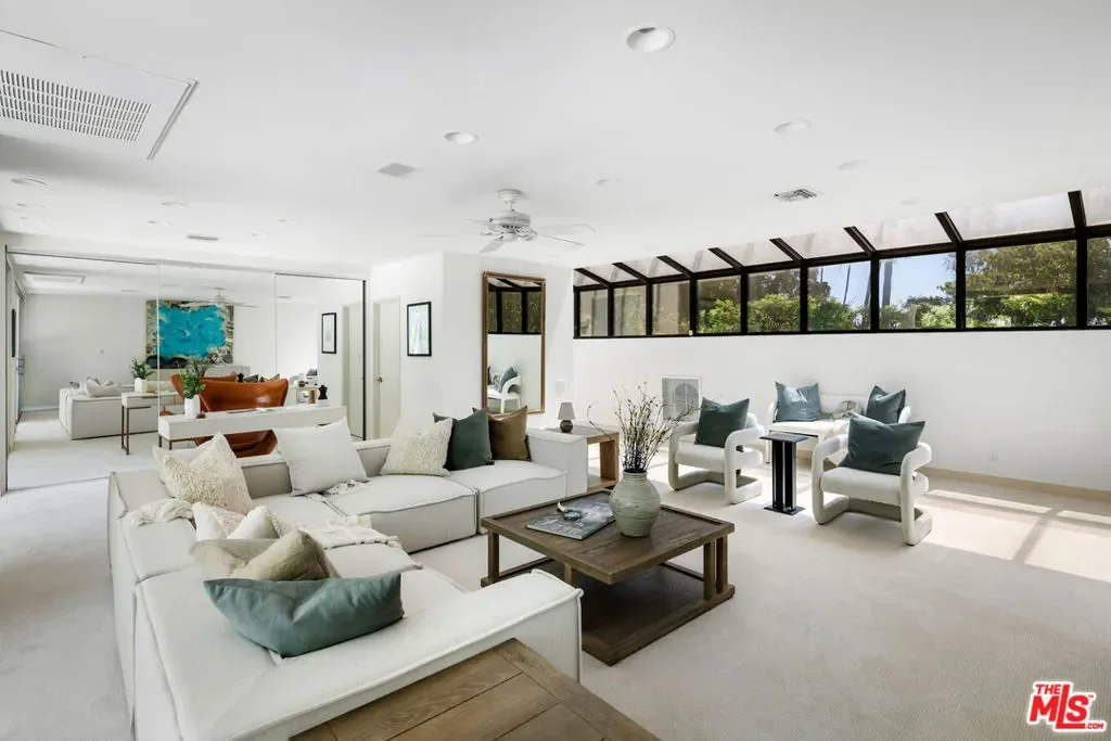 811 N Hillcrest Road, Beverly Hills, California, United States. - Photo 10