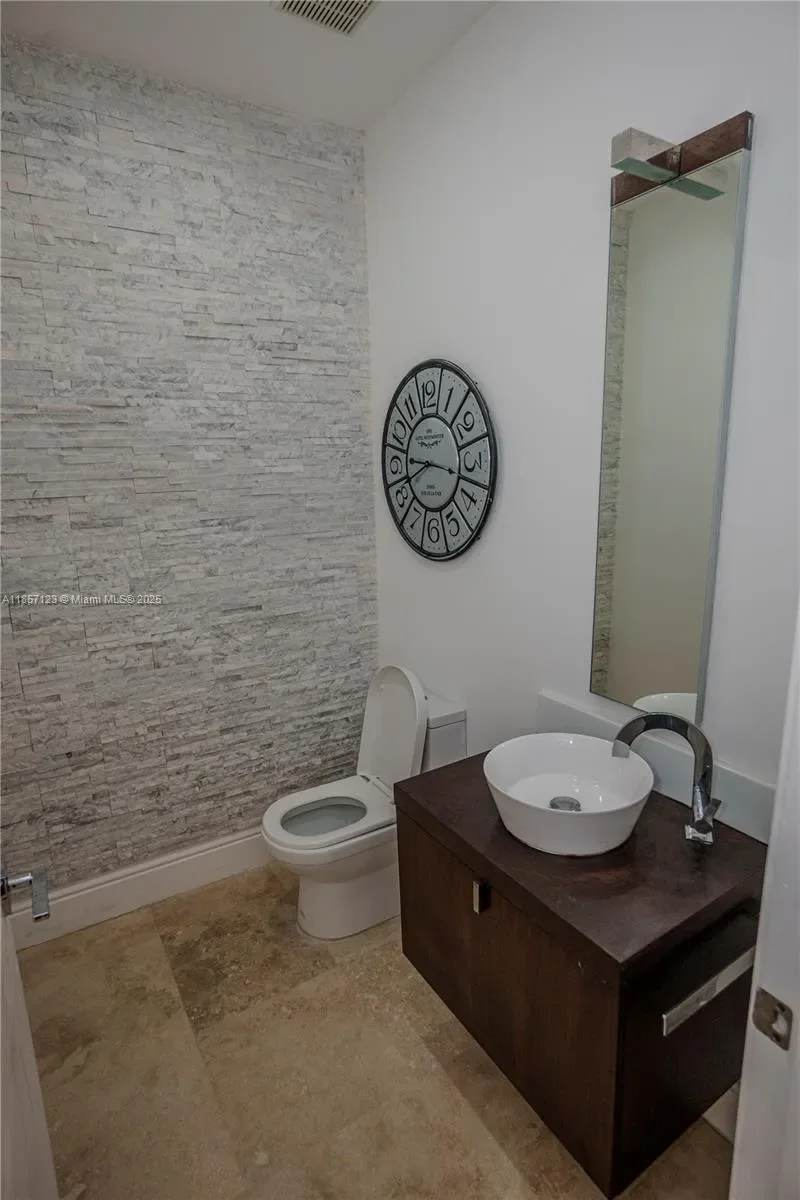 822 Meridian Ln, Hollywood, Florida, United States. - Photo 7