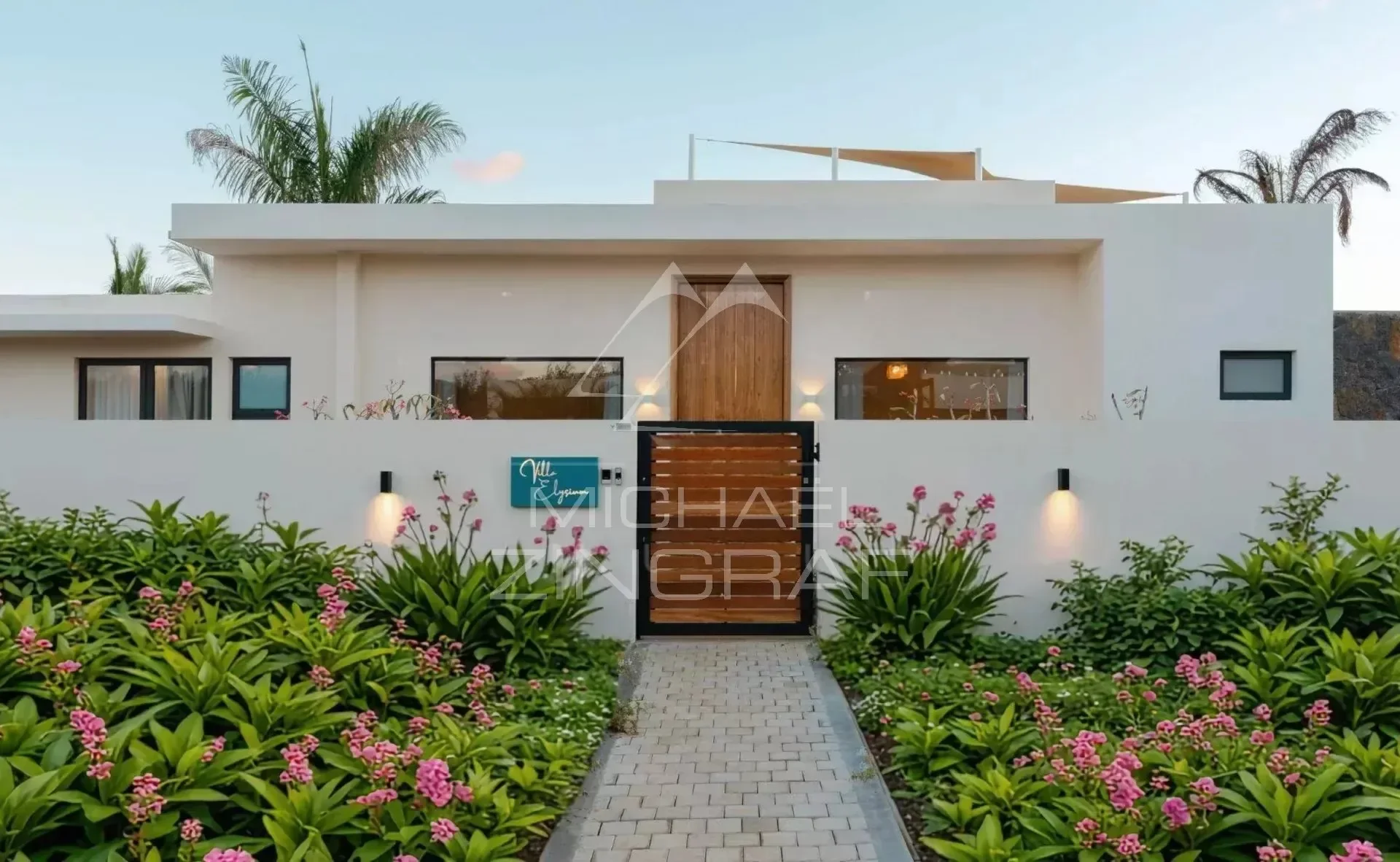 Exterior photo 3