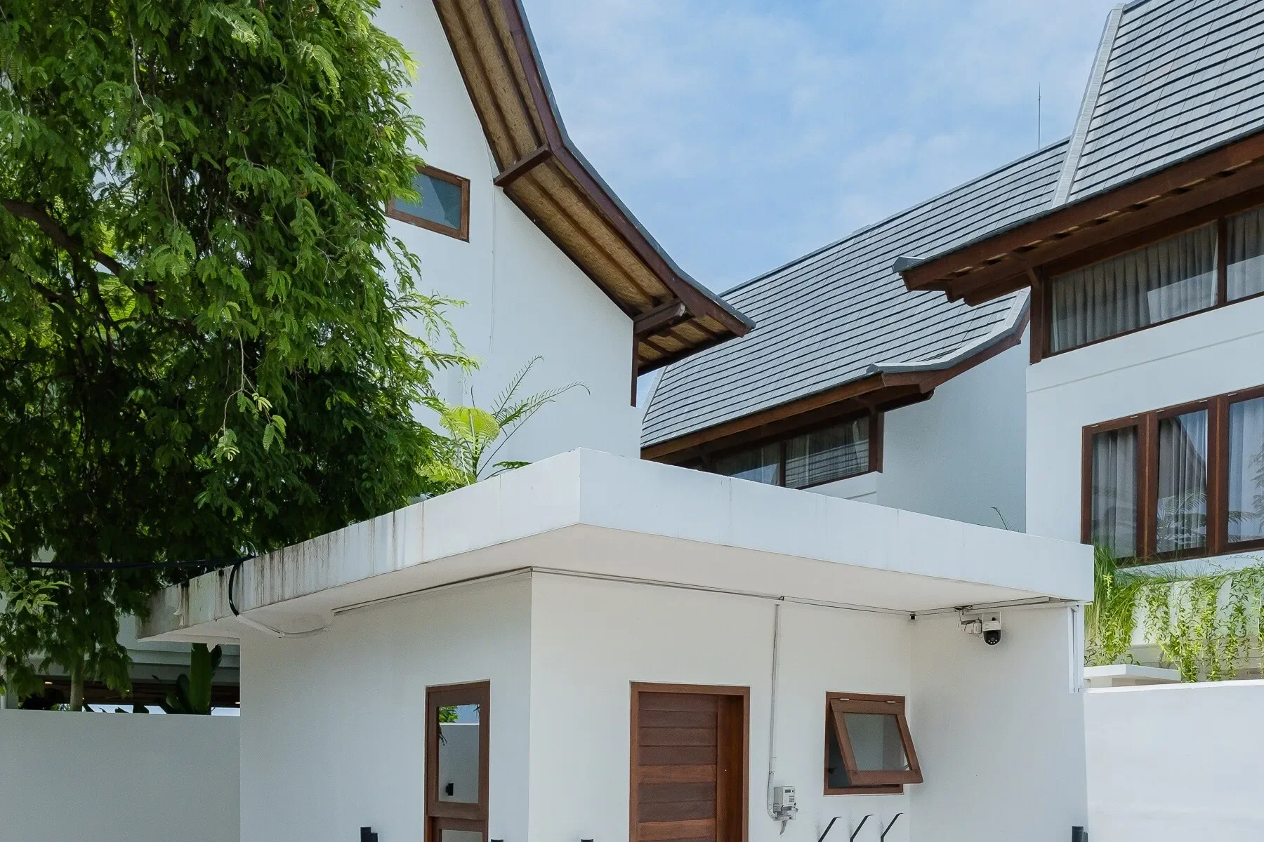 Exterior photo 4