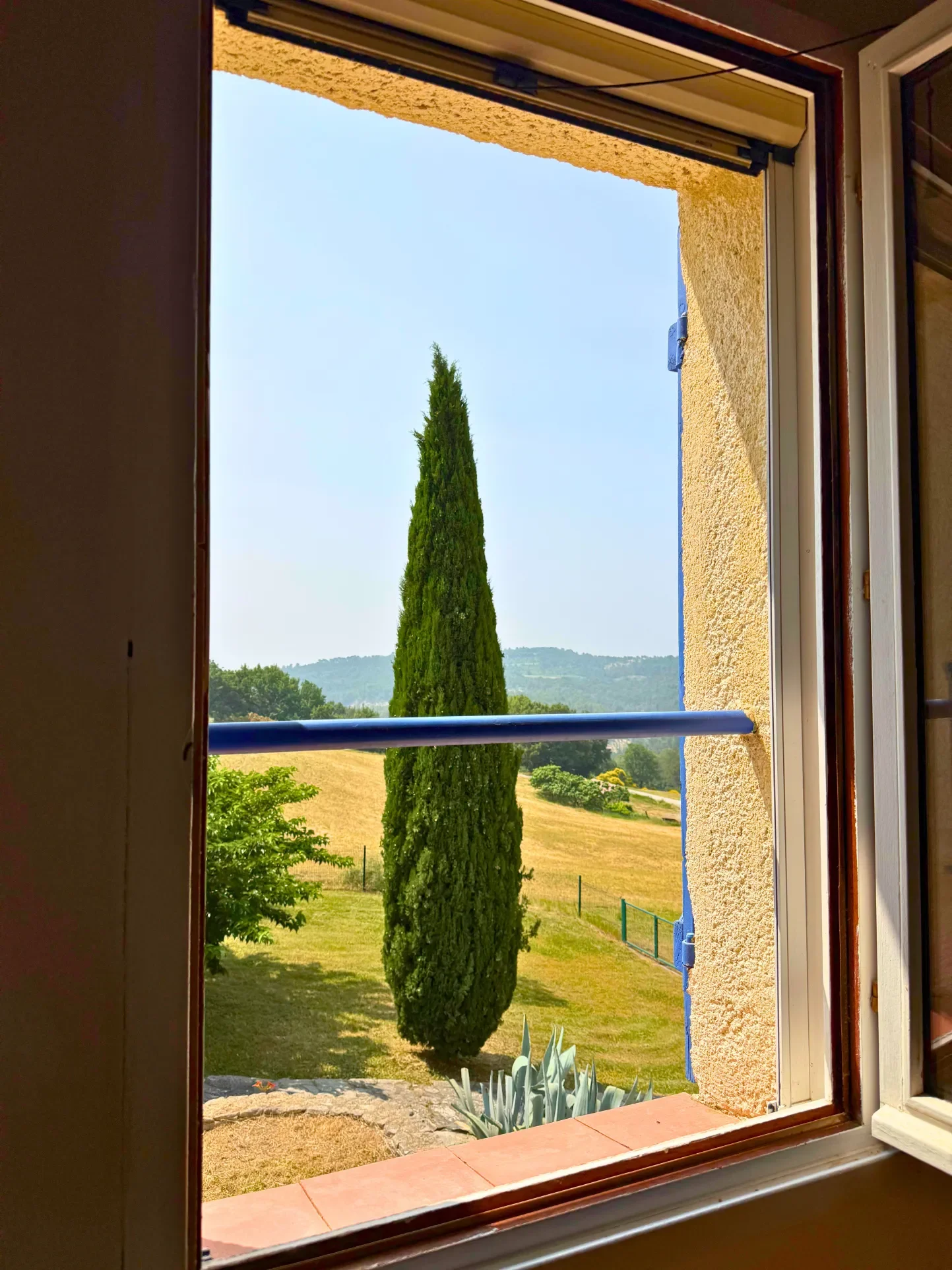 Pierrevert, Provence-Alpes-Côte d'Azur, France. - Photo 4
