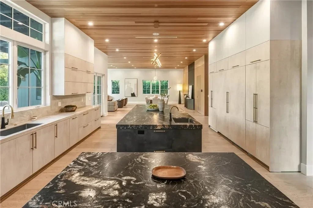 20511 Wells Drive, Los Angeles, California, United States. - Photo 19