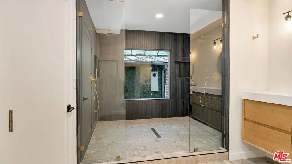 4559 Morella Avenue, Los Angeles, California, United States. - Photo 37