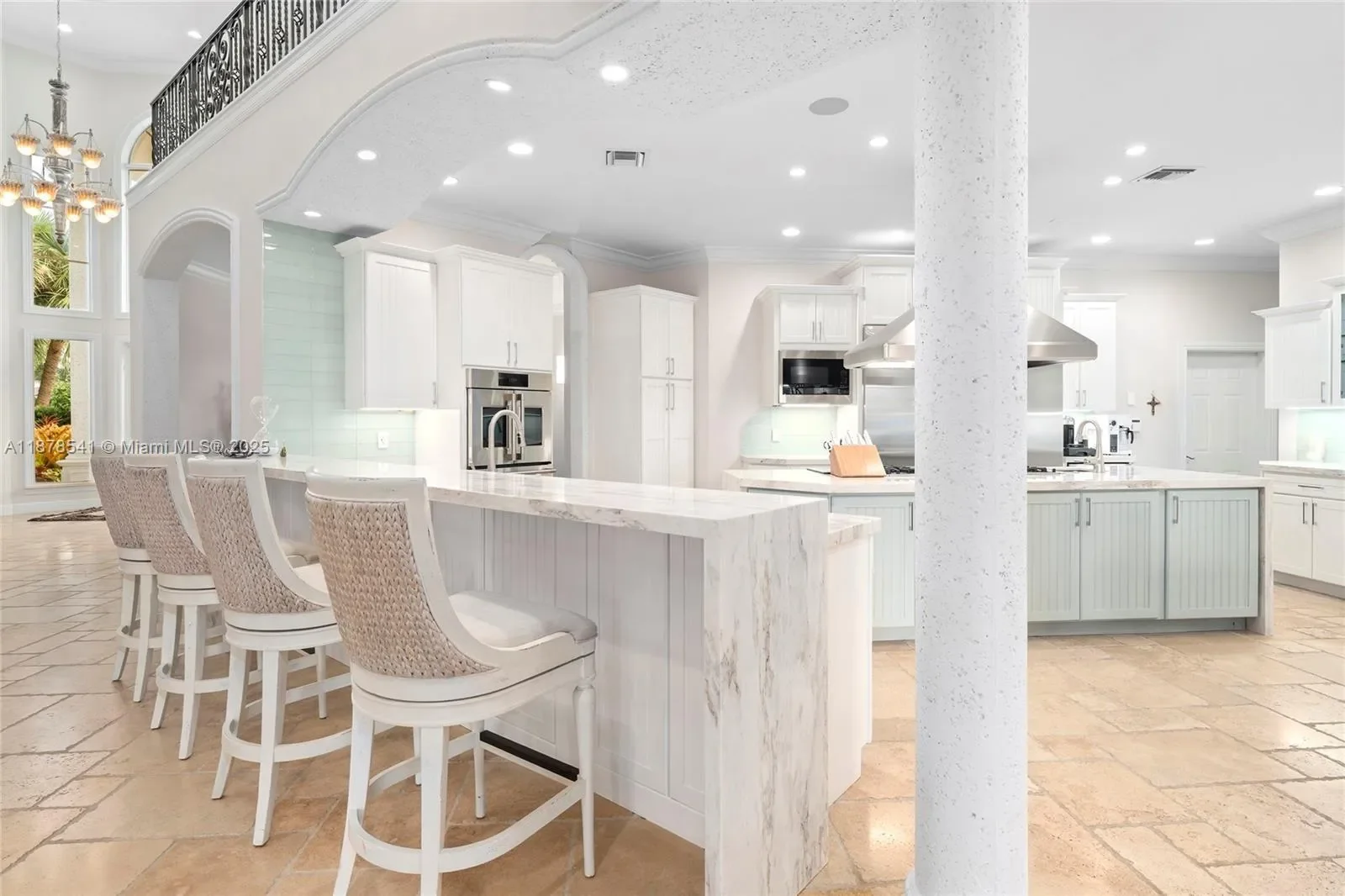 2770 NE 23rd St, Hillsboro Beach, Florida, United States. - Photo 2