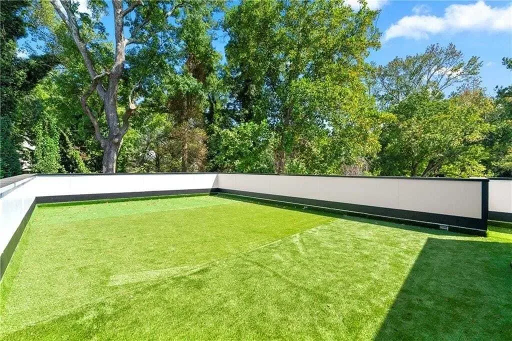 Exterior photo 6