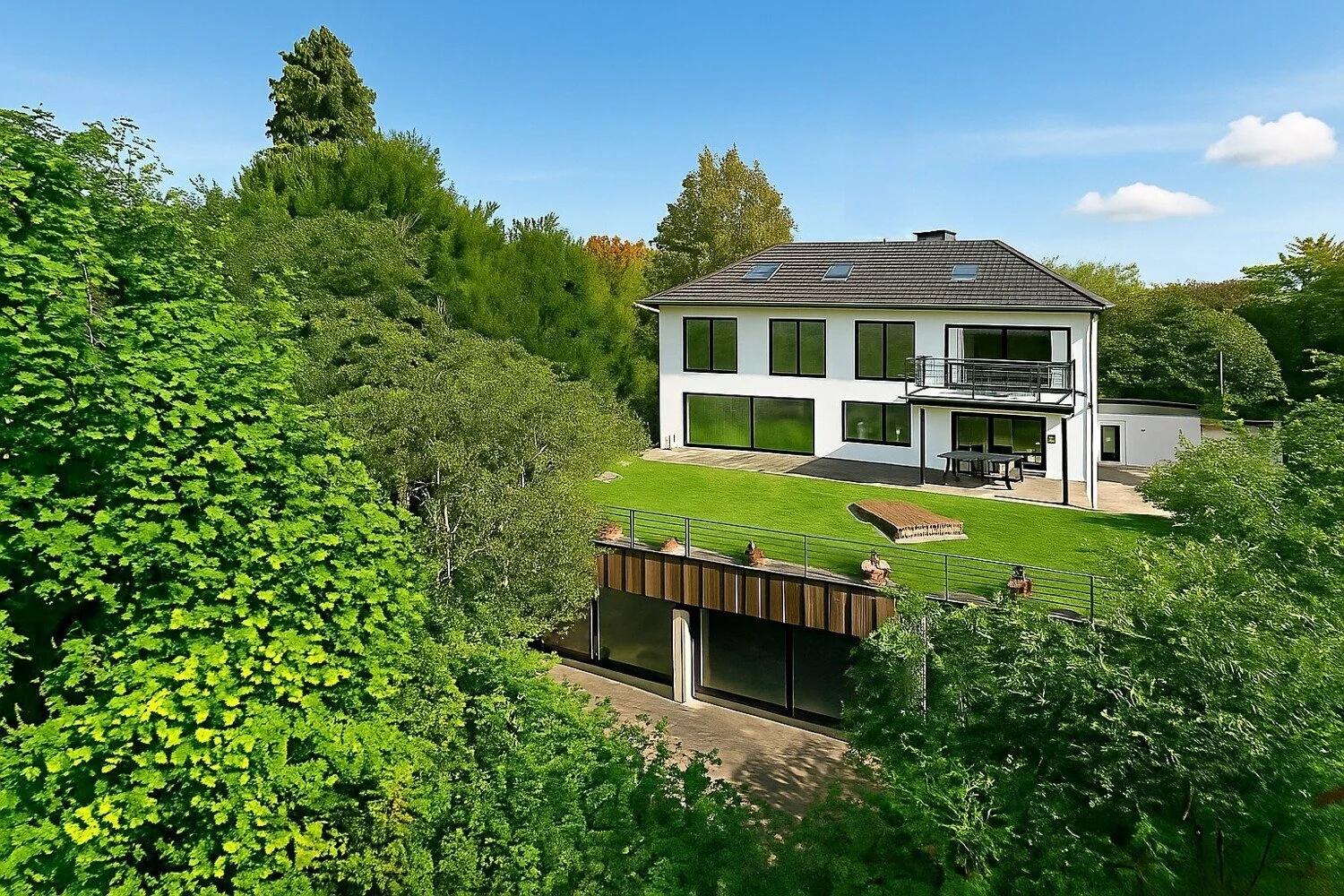 Exterior photo 4