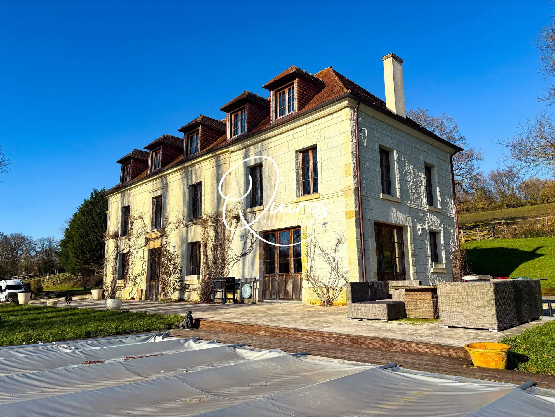 Exterior photo 2