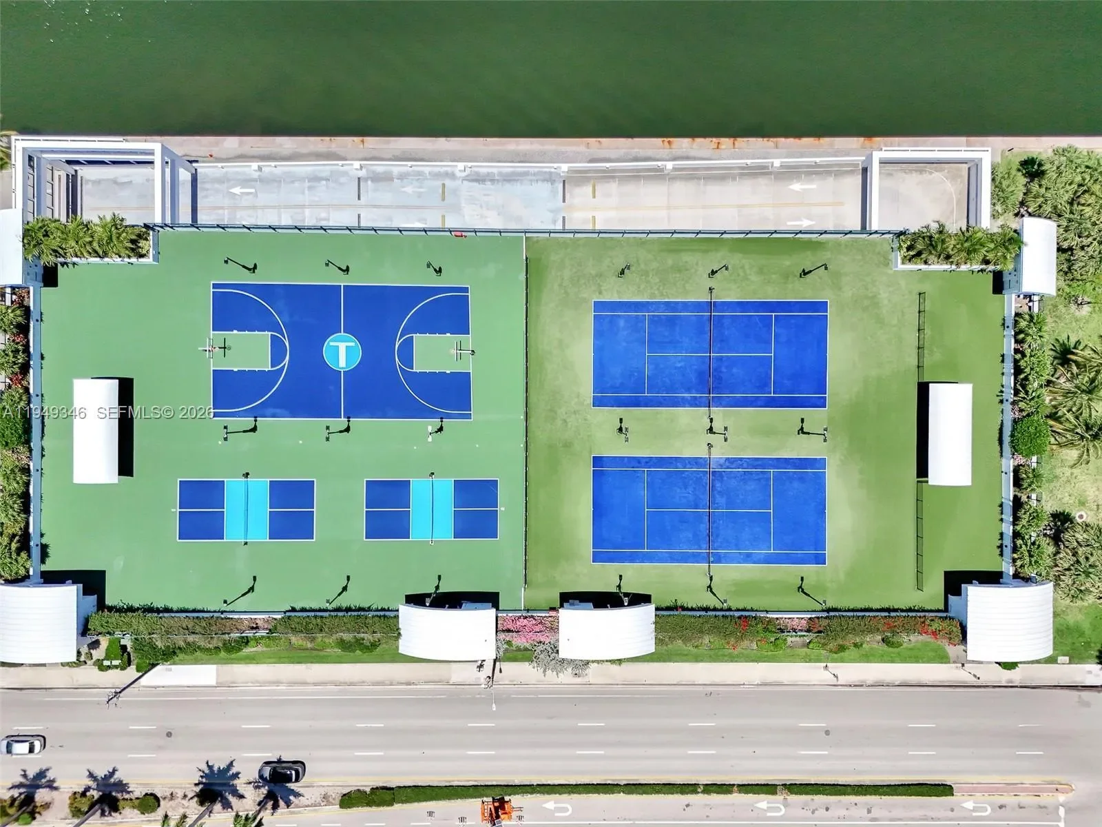 Exterior photo 10