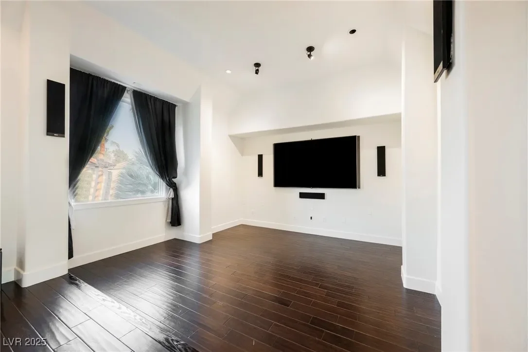 5101 Mountain Foliage Drive, Las Vegas, Nevada, United States. - Photo 12