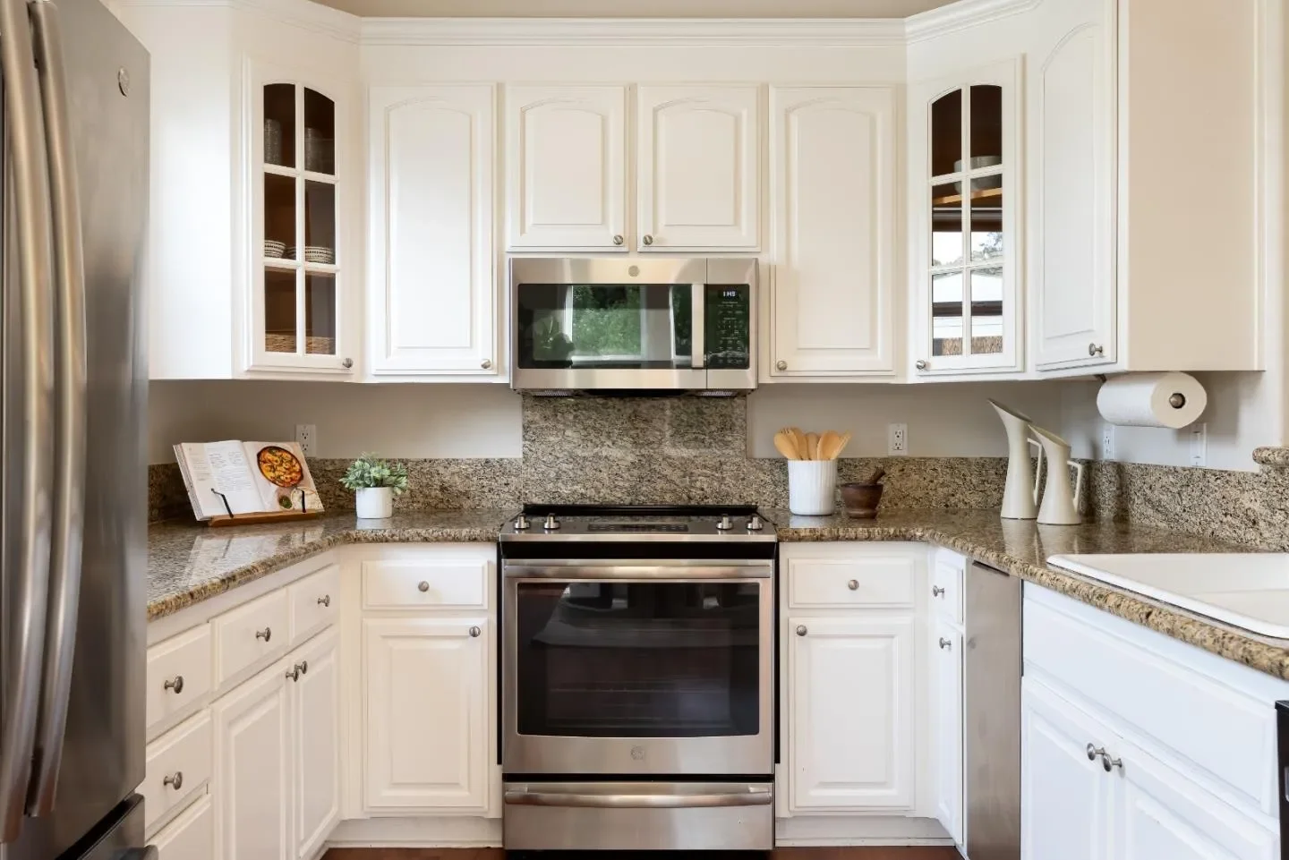 1237 Capuchino Avenue, Burlingame, California, United States. - Hero Image