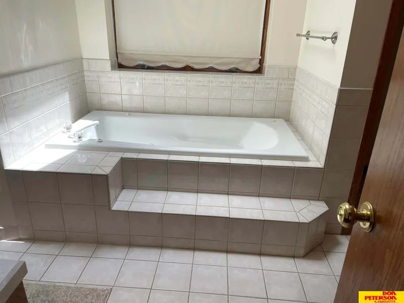 1280 N Bristolwood Drive, Fremont, NE 68025, Fremont, Nebraska, United States. - Photo 27