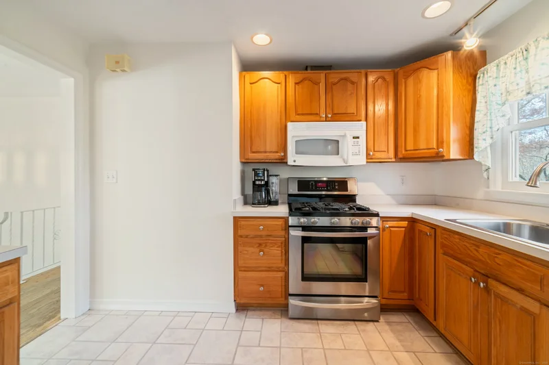 9 Birch Road, Danbury, Connecticut, United States. - Photo 13