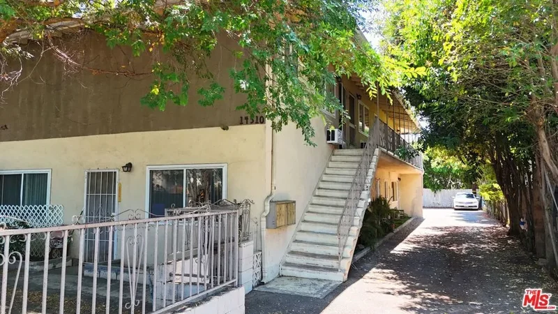 Residential Income in Sherman Oaks