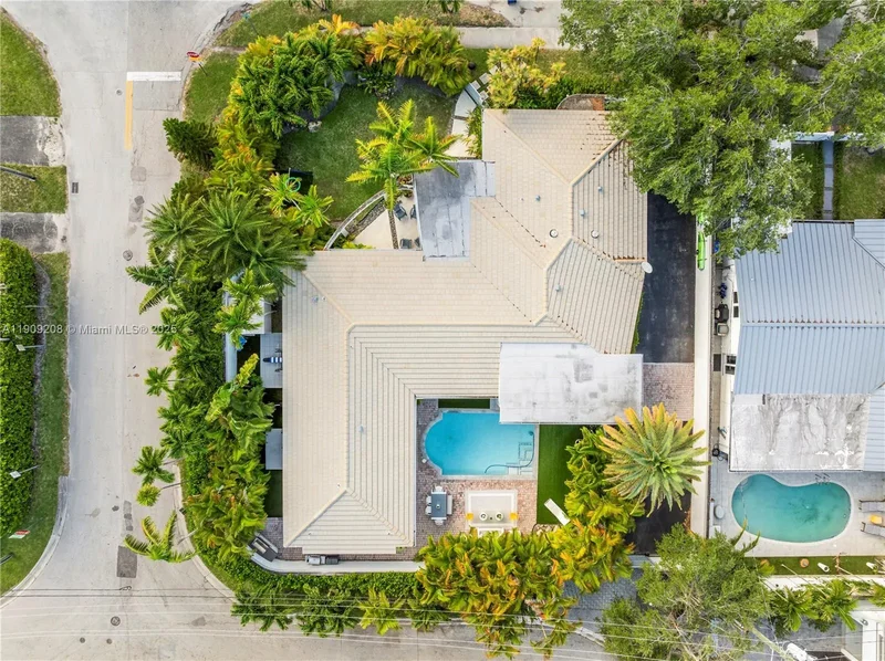 1616 S Bayshore Dr, Miami, Florida, United States. - Photo 14
