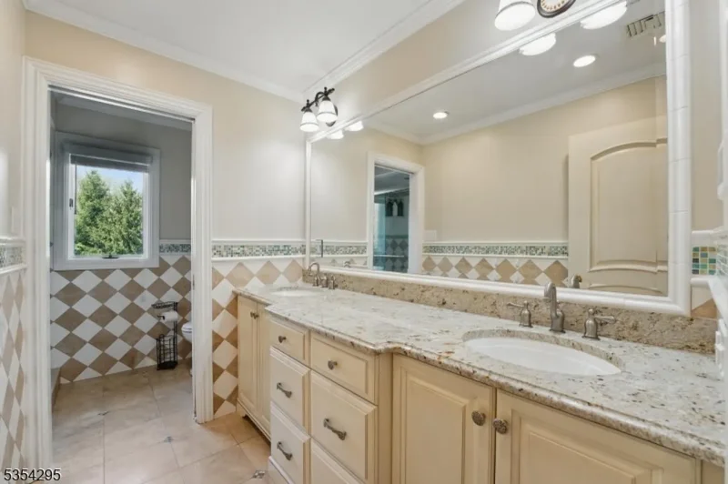 26 Hampshire, Mahwah, New Jersey, United States. - Photo 33