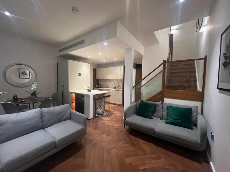New Mill Road, London, England, United Kingdom. - Photo 10