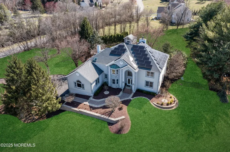 2 Chestnut Hill Drive, Manalapan, NJ 07726, Manalapan, NJ, United States. - Photo 30