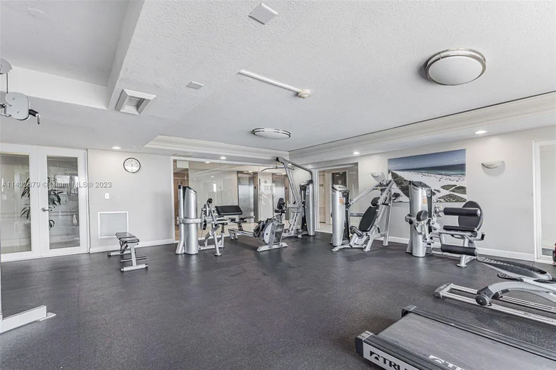 465 Ocean Dr, Miami Beach, Florida, United States. - Photo 28