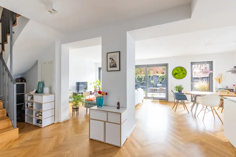 Modernes Mehrgenerationenhaus mit vier Wohneinheiten in bevorzugter Wohnlage von Köln-Rodenkirchen