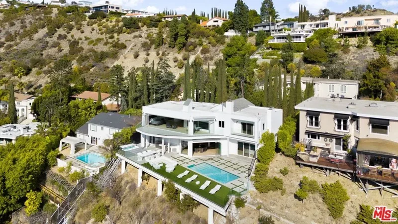 7868 Electra Drive, Los Angeles, California, United States. - Photo 37