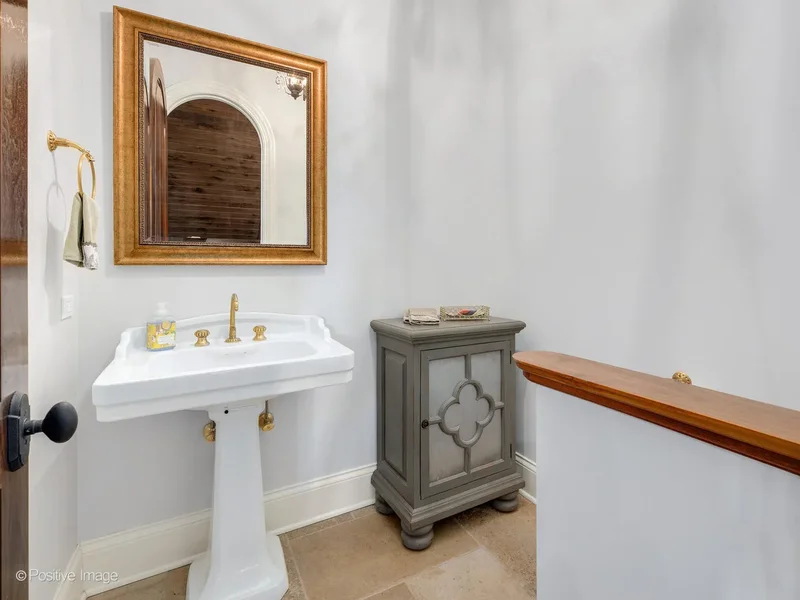 48 FOREST GATE Circle, Oak Brook, Illinois, United States. - Photo 28