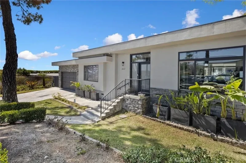 2637 N Mountain Avenue, Claremont, California, United States. - Photo 4