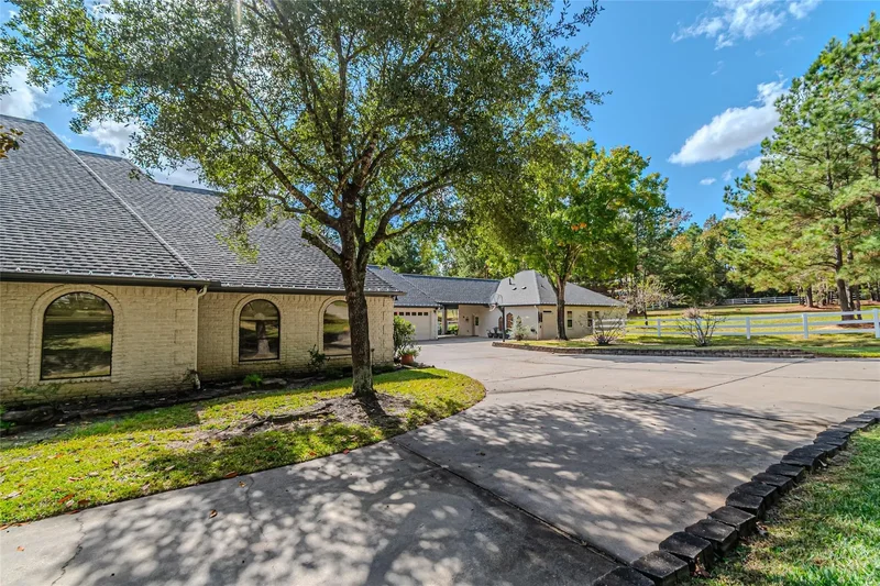 15569 Crown Oaks Drive, Montgomery, Texas, United States. - Photo 5