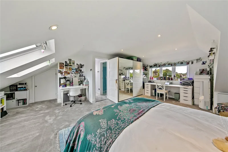 Taylor Avenue, Kew, TW9, Richmond, England, United Kingdom. - Photo 10