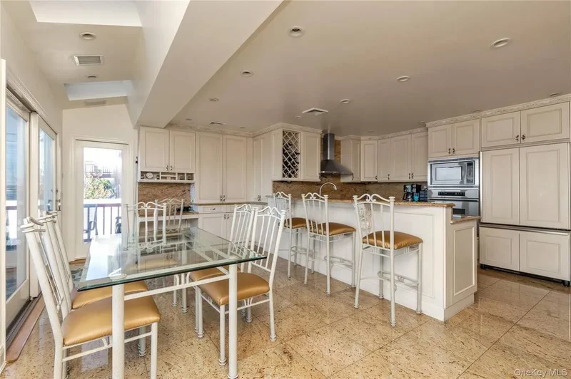 43 Oak Point Drive N, Bayville, New York, United States. - Photo 35
