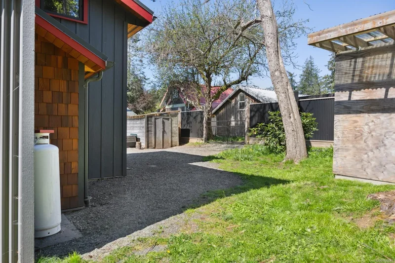 1304 Midden Rd, Comox, British Columbia, Canada. - Photo 15