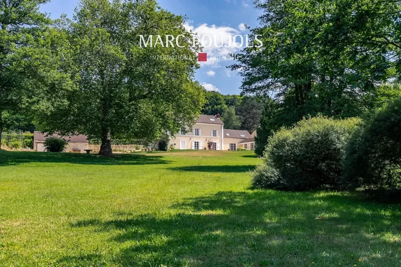 Luzarches property on 2 hectare park