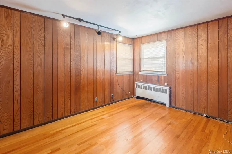 19 Birchwood Park Drive, Syosset, New York, United States. - Photo 29