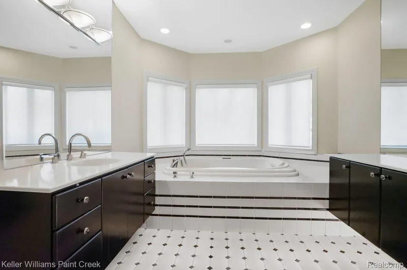 1865 Archers Pointe, Rochester Hills, MI 48306, Rochester, Michigan, United States. - Photo 59