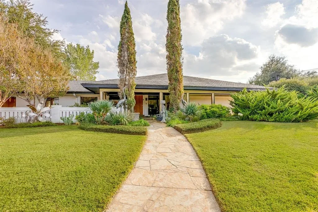 4301 Briarhaven Road, Fort Worth, Texas, United States. - Photo 5