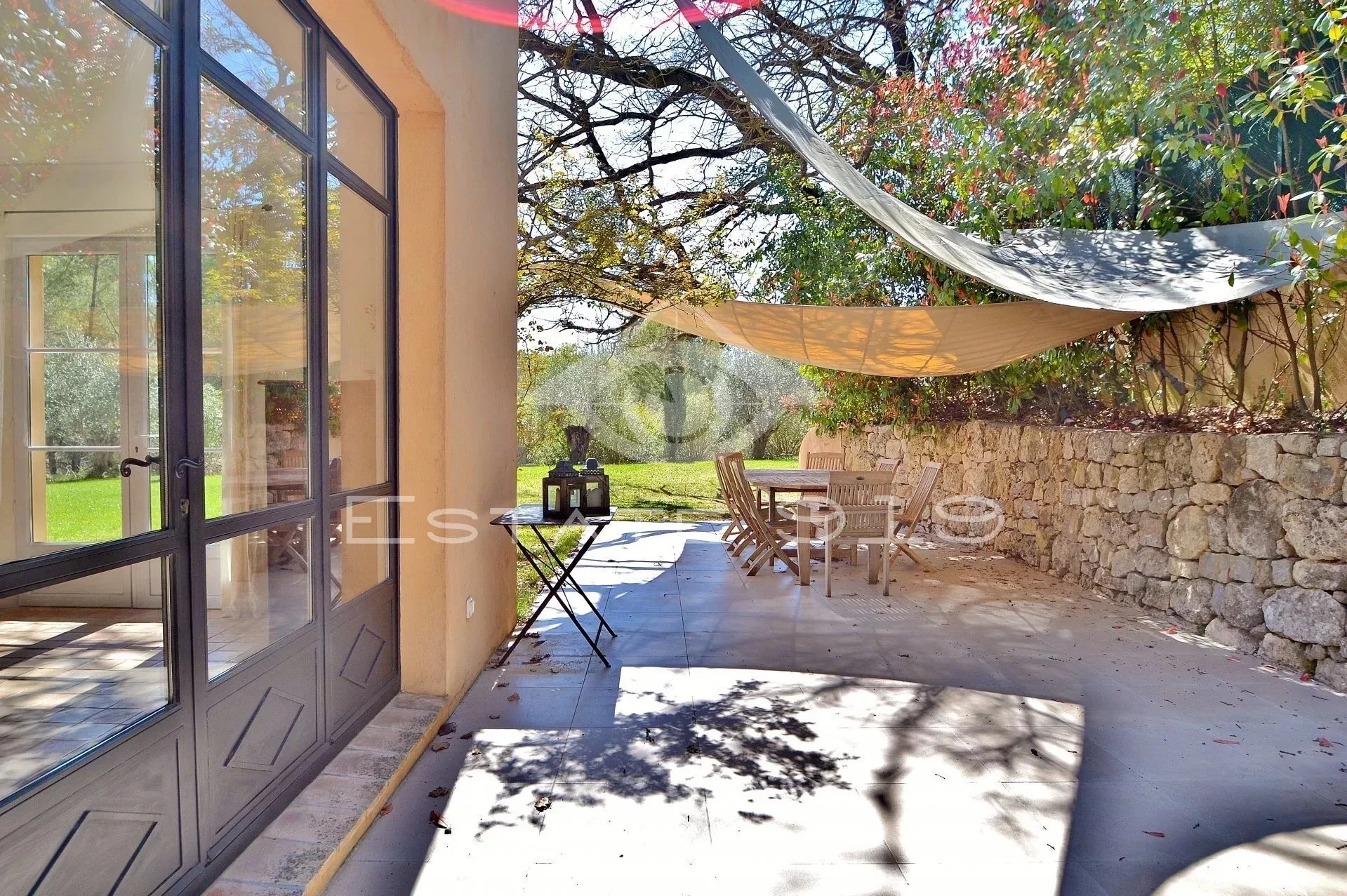 Exterior photo 4