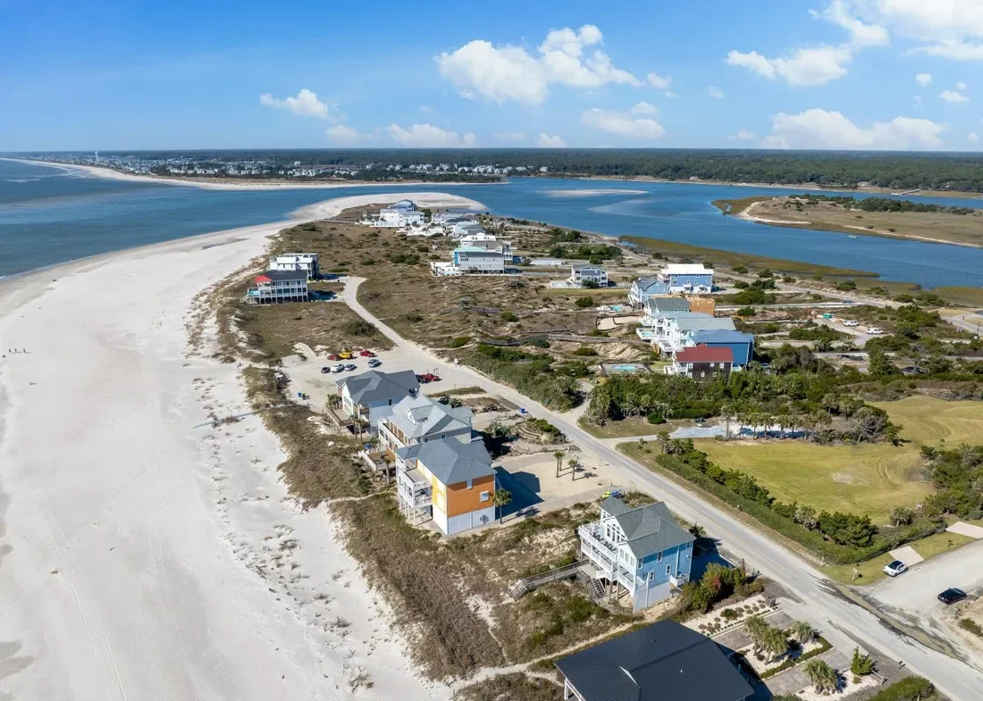 6901 W Beach Drive, Oak Island, North Carolina, United States. - Photo 7