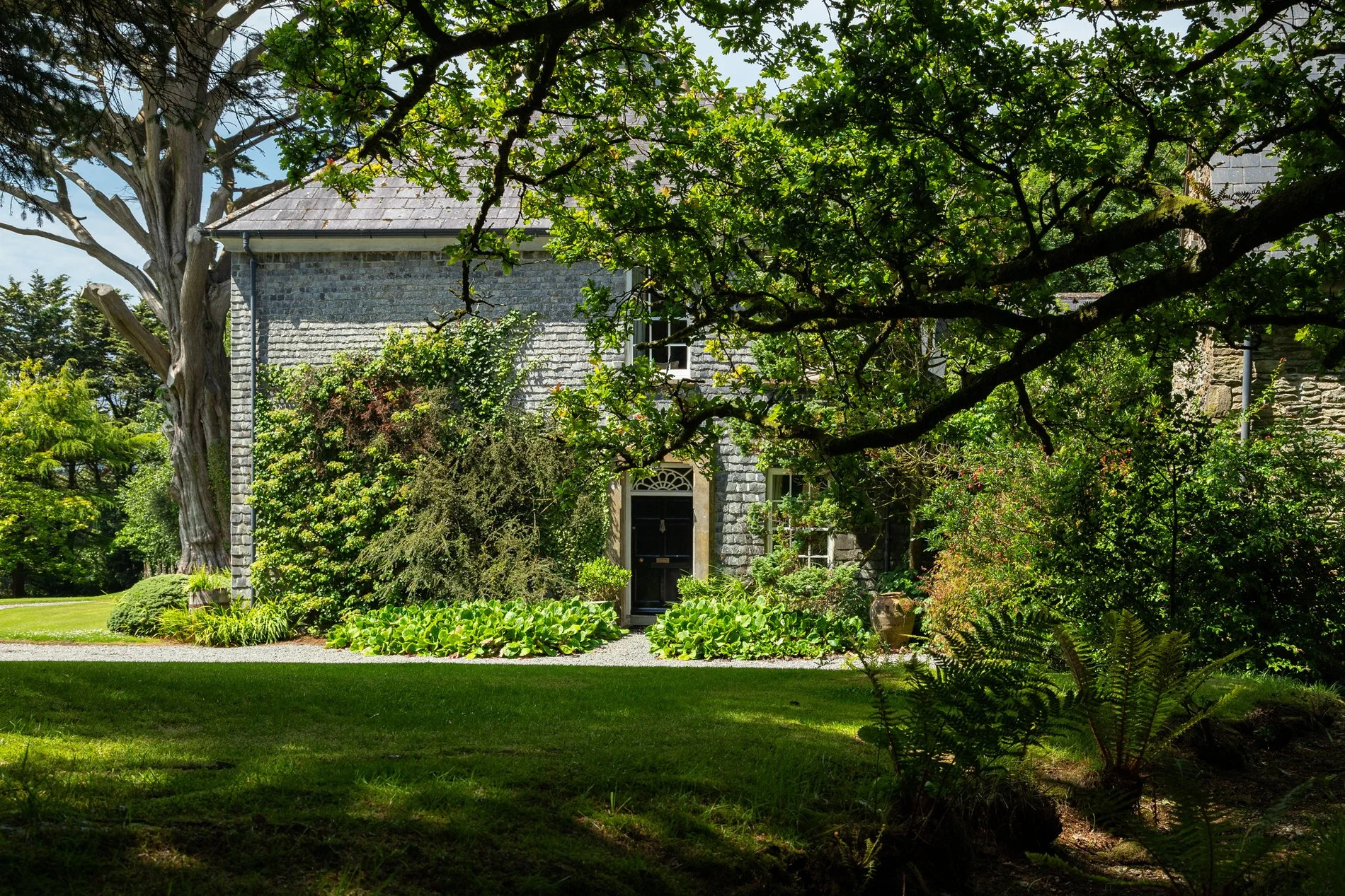 Exterior photo 5