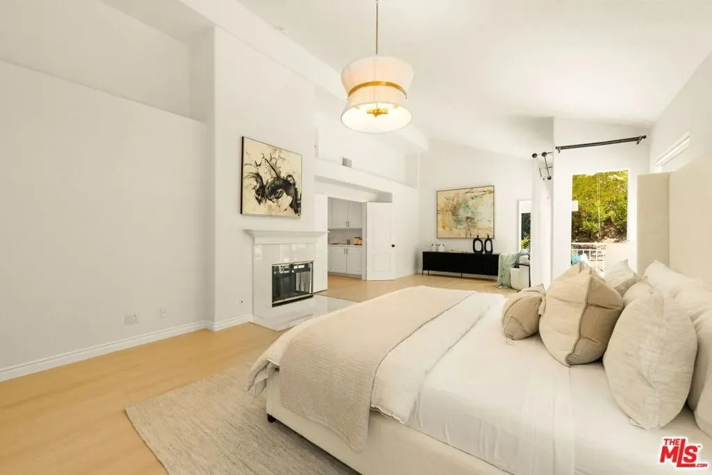 22248 Cairnloch Street, Hidden Hills, California, United States. - Photo 12