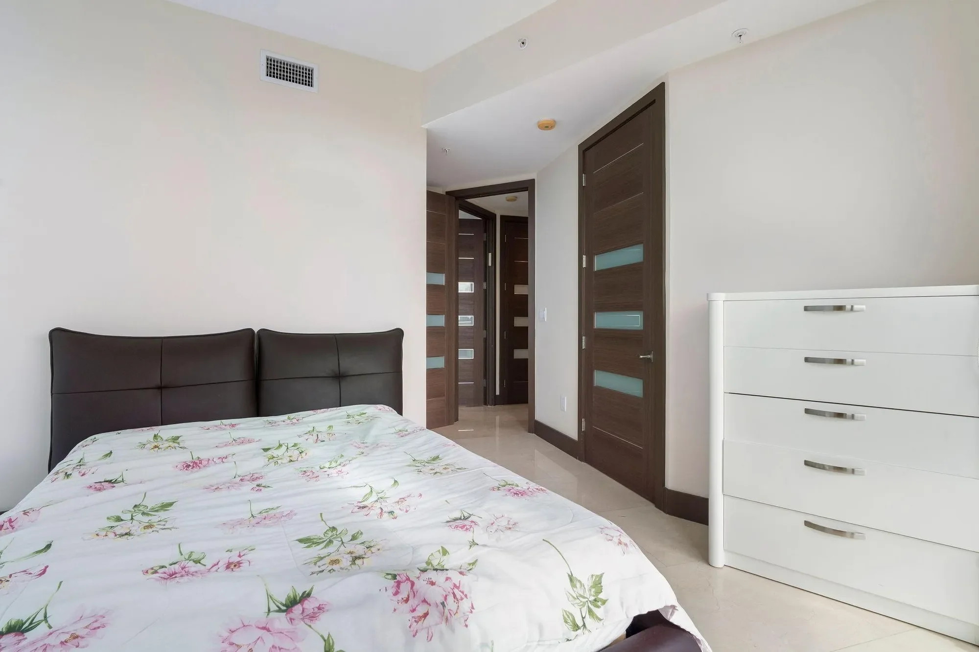 Gallery photo 6