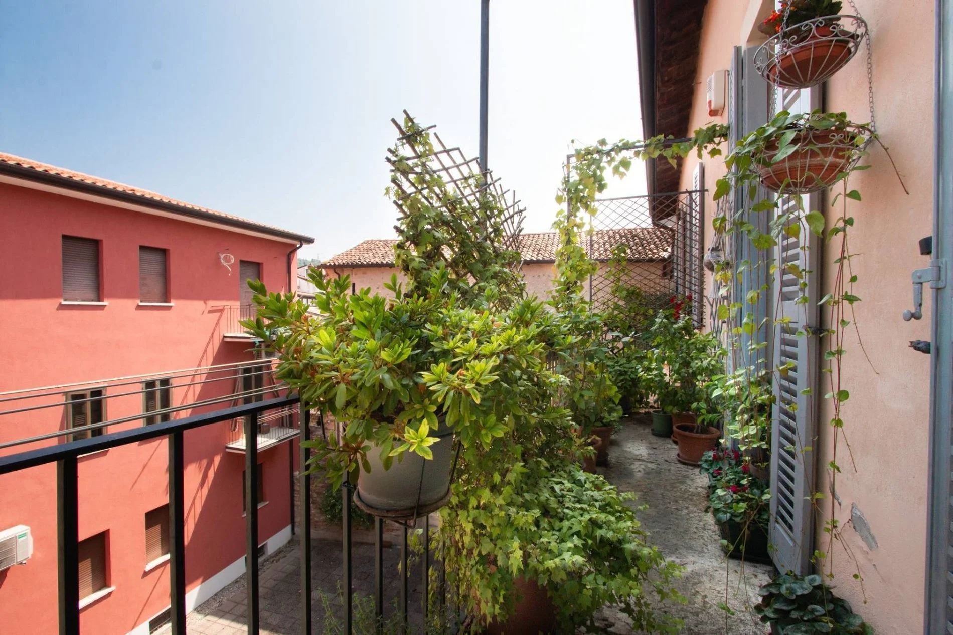 Via Sant'Alessio, Verona, Veneto, Italy. - Photo 6