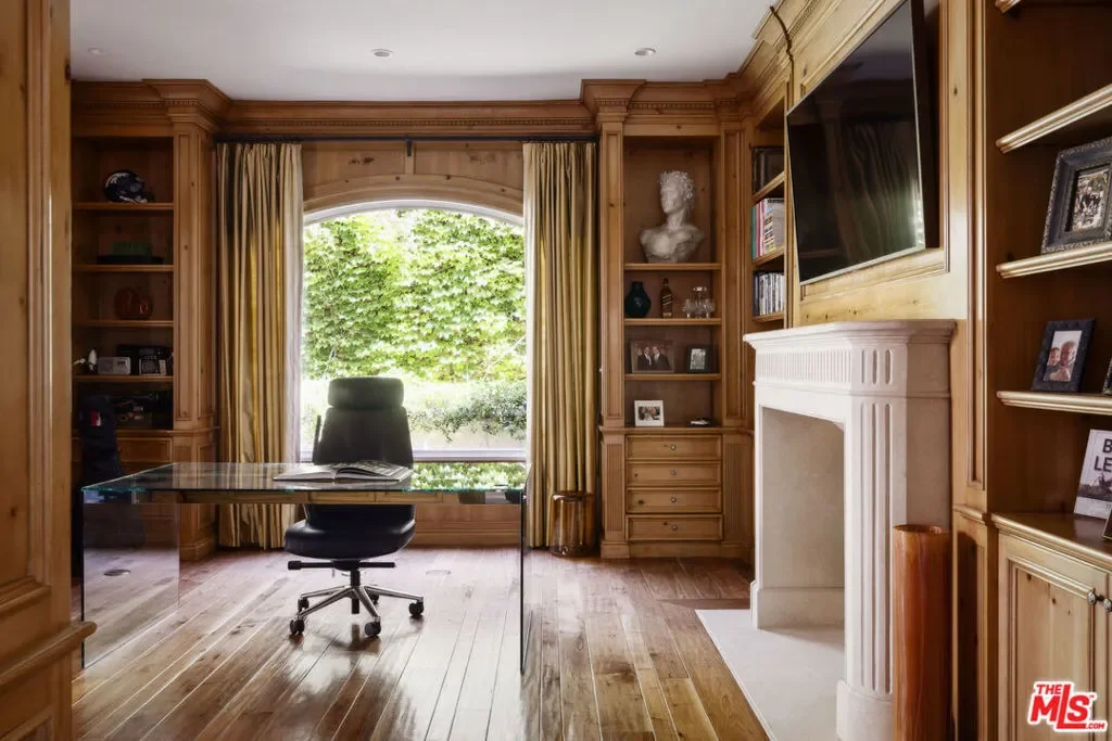 1160 Chantilly Road, Los Angeles, California, United States. - Photo 1