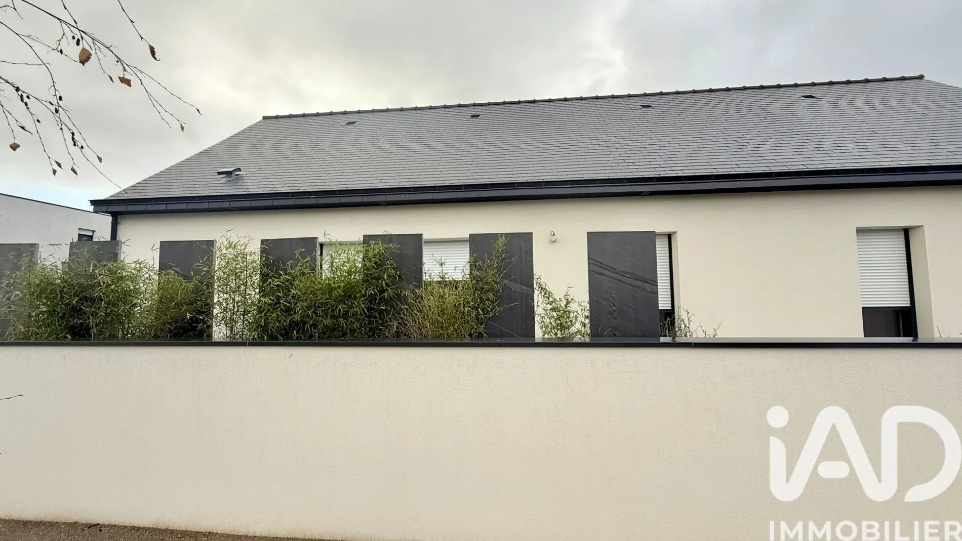 Exterior photo 2