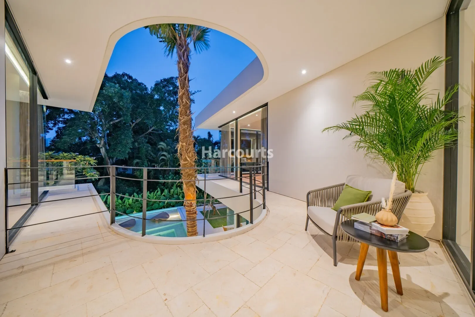 Exterior photo 7