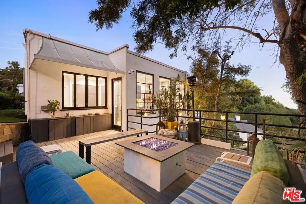 9314 Lloydcrest Drive, Beverly Hills, California, United States. - Photo 2