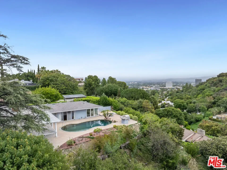 15901 High Knoll Road, Los Angeles, California, United States. - Photo 21