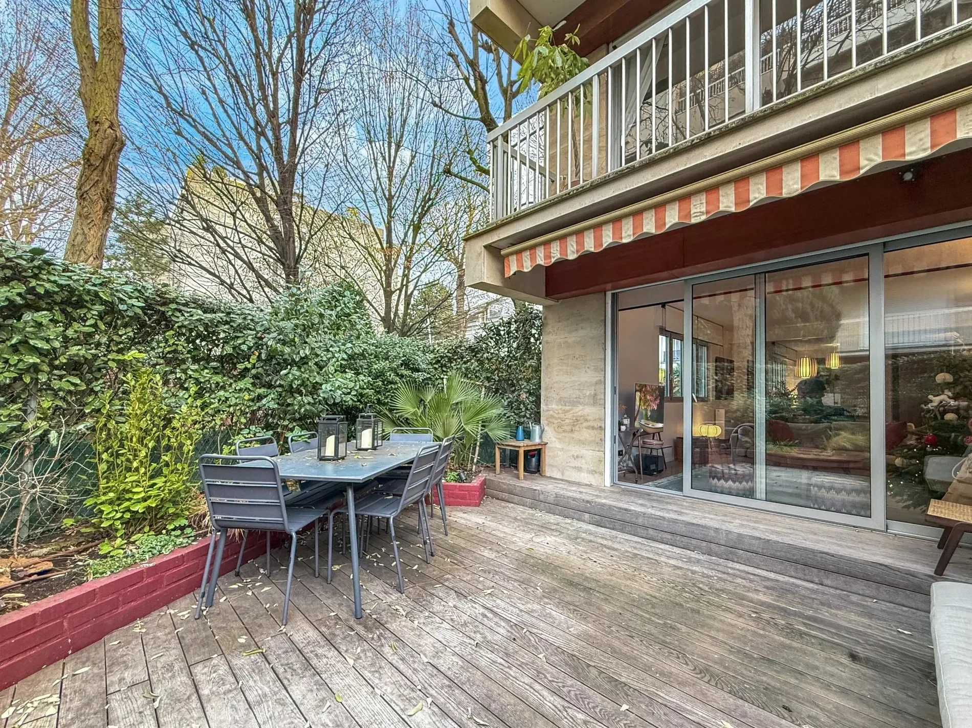 Exterior photo 3