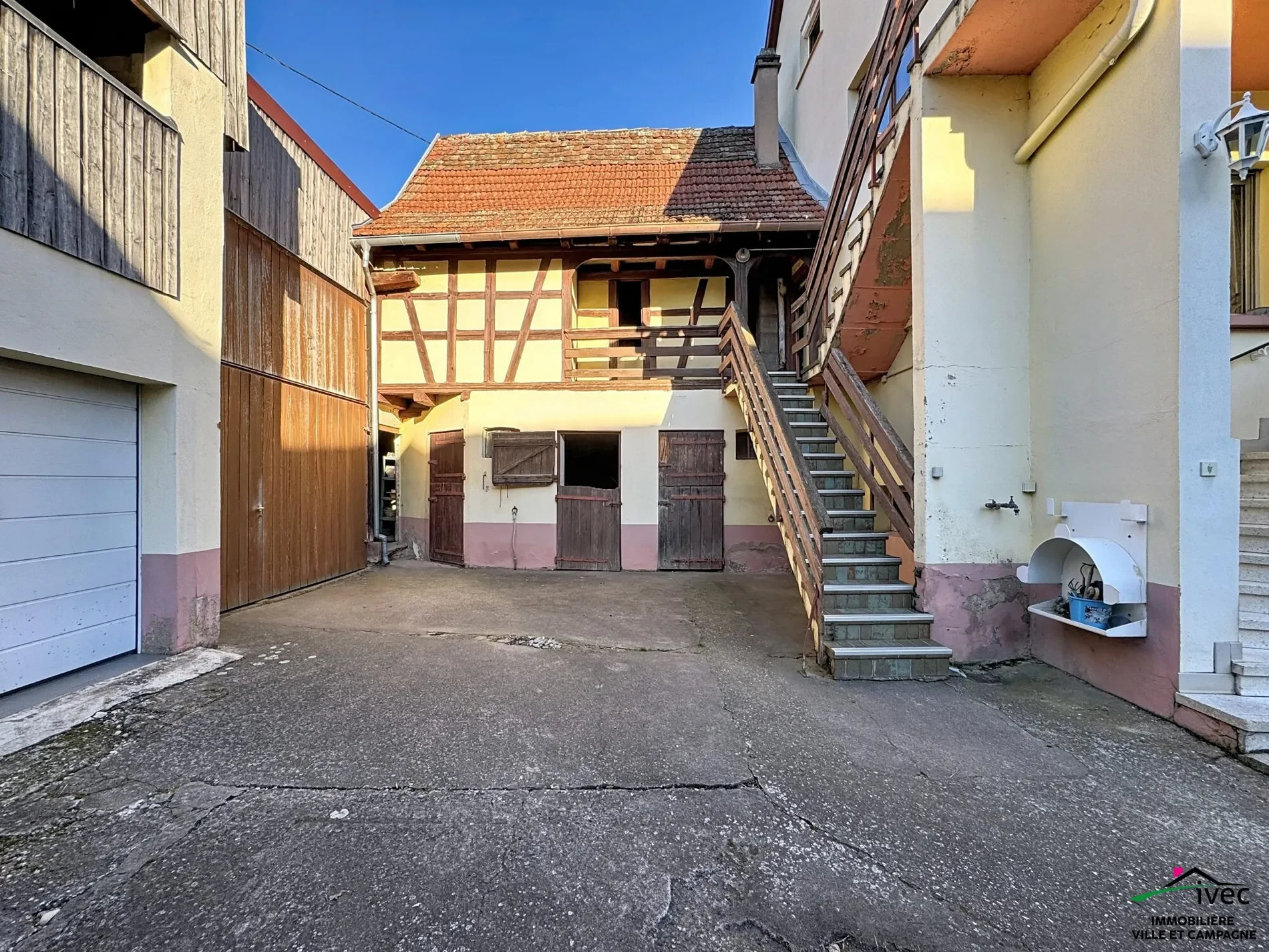 Exterior photo 7