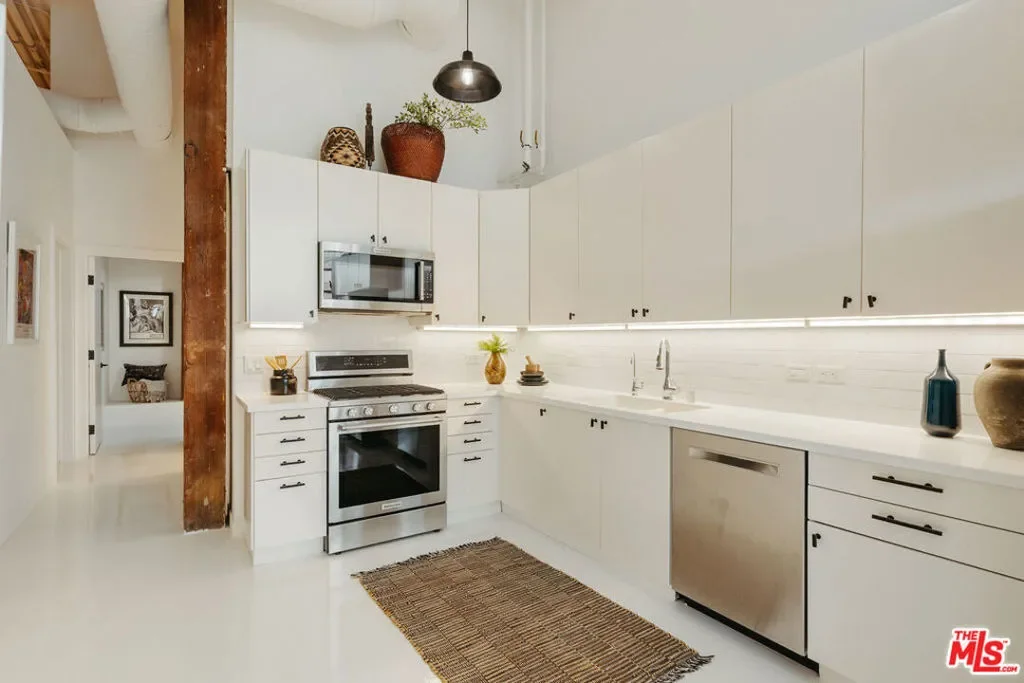 500 Molino Street 101, Los Angeles, California, United States. - Photo 32