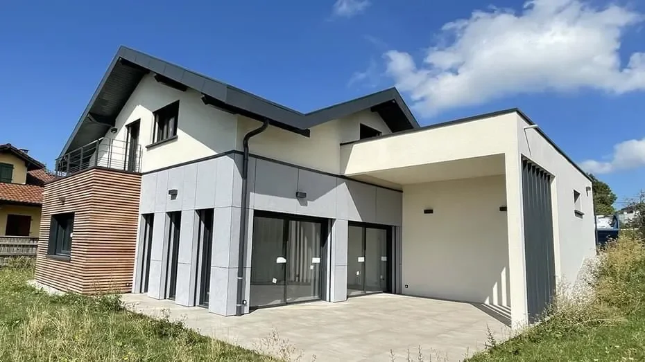 Exterior photo 6