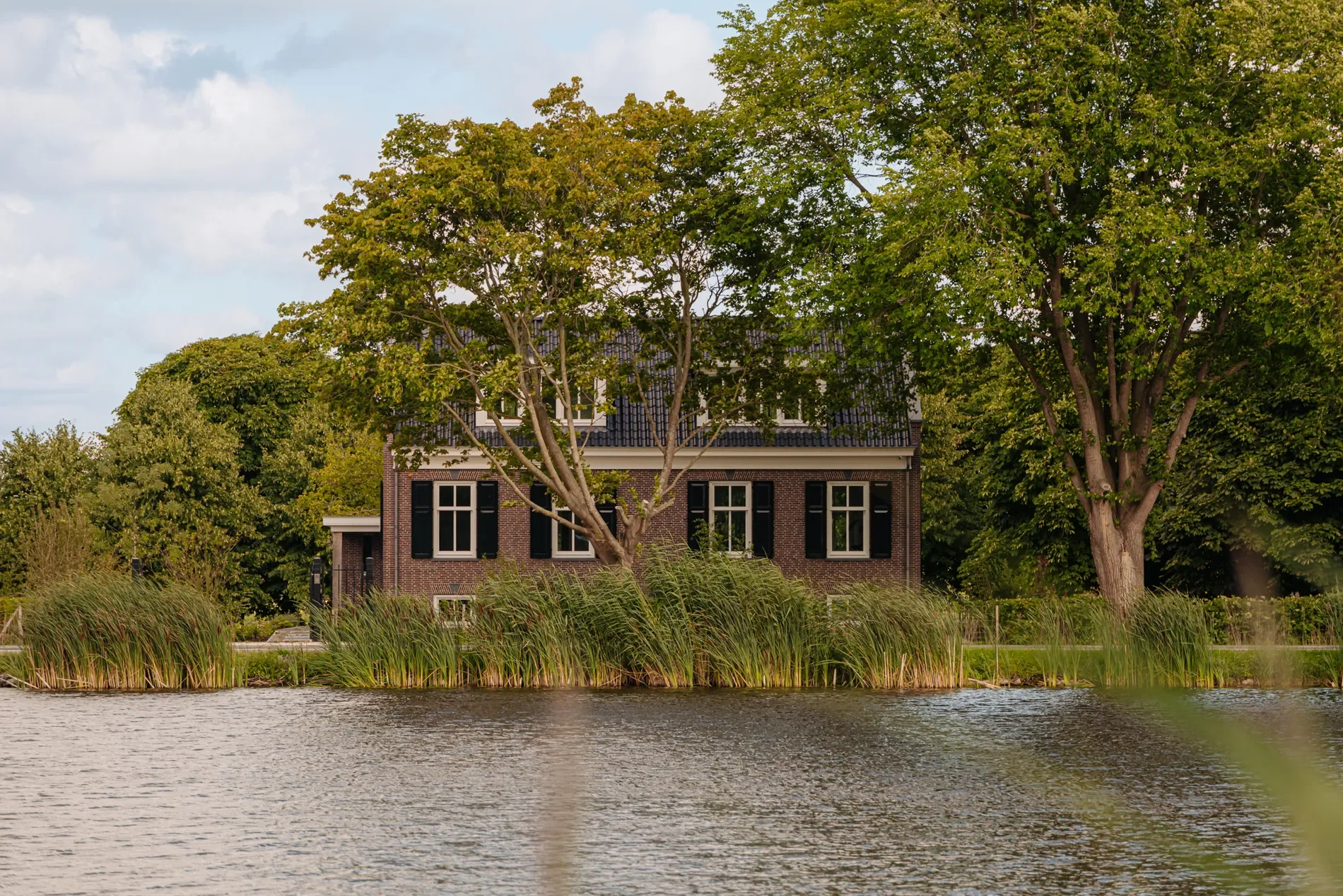 Exterior photo 3
